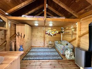 a living room with a couch in a cabin at Ferienhaus_natikrausz 