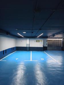 Tenis a/nebo squash v ubytování ARVA Spa París nebo okolí