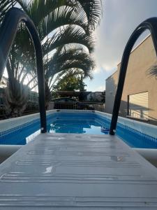 vistas a una piscina con vistas a la conservación de la capacidad de adaptación en וילת נופש מגידו, en Midrakh ‘Oz