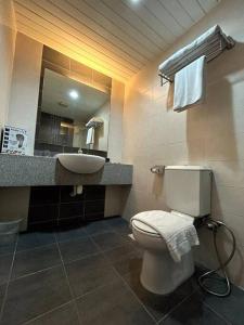 Et badeværelse på Fahrenheit 88@Pavilion 3 Bedroom Bukit Bintang Fleur