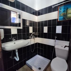 Ein Badezimmer in der Unterkunft Rhodes Youth Hostel