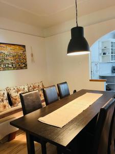 Posedenie v ubytovaní Klebi’s apartmanház