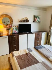 Posteľ alebo postele v izbe v ubytovaní Klebi’s apartmanház