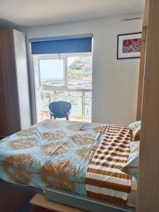 Posteľ alebo postele v izbe v ubytovaní Charmant Studio avec vue sur le port et falaises