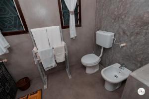 Vonios kambarys apgyvendinimo įstaigoje Angel Double Rooms In Garoda