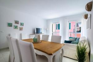 TV a/nebo společenská místnost v ubytování Elios by PortofinoHomes + 37 fotografií