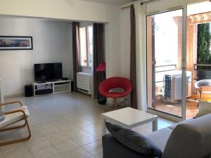 Televízia a/alebo spoločenská miestnosť v ubytovaní Appartement 60m2 - 2 Chambres à une minute des plages, parking privé