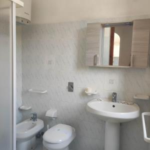 Koupelna v ubytování BAGLIO MULINO + 16 fotografií