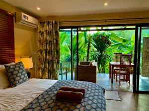 Una cama o camas en una habitación de Chamarel Mountain chalets