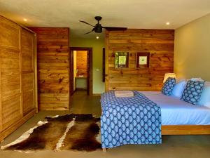 Una cama o camas en una habitación de Chamarel Mountain chalets