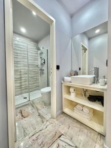 Et badeværelse på YOUROPO - Downtown + 68 billeder