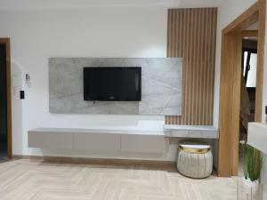 TV a/nebo společenská místnost v ubytování Lovely apartment in Monastir