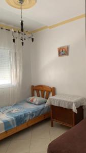 Ein Bett oder Betten in einem Zimmer der Unterkunft APPARTEMENT in MARTIL Complexe Résidentiel Al Karama 1