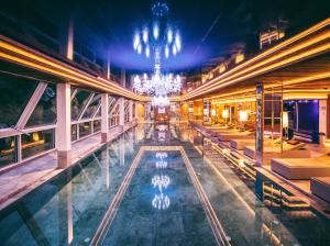 Basen w obiekcie Wellnessresidenz Alpenrose lub w pobliżu