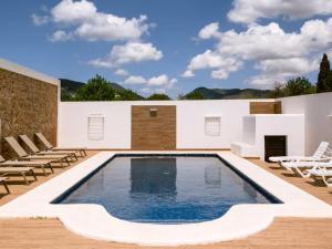 a swimming pool in the middle of a house at Can Pep Luis Can Pep Mortera is located in the beautiful countryside near to Playa den Bossa in Ibiza Town