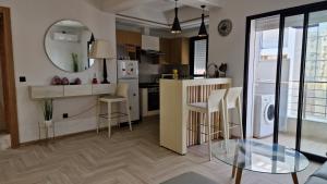 Kuchyň nebo kuchyňský kout v ubytování Lovely apartment in Monastir
