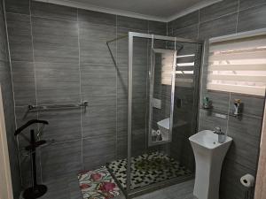 Vannituba majutusasutuses The Haven: Make our Home your Home