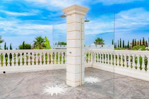 A balcony or terrace at Villa La Perla