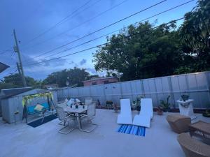 a patio with a table and chairs and a fence at Relax 523 in Miami