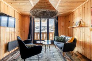 Χώρος καθιστικού στο La haut, dans les montagnes ...