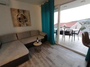 a living room with a couch and a table at Apartman Vesa in Dolac