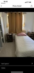 une photo d'une chambre avec un lit et une fenêtre dans l'établissement My apartment to rent one room, à Sliema