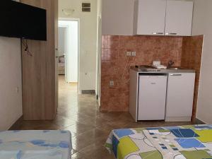 a kitchen with a counter top and a kitchen with a counter top at Fikret-apartmani Velika plaža in Ulcinj