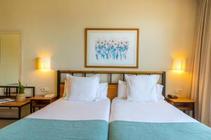 a hotel room with two beds and two lamps at Hotel Hostalillo by Escampa Hotels in Tamariu