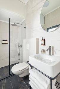 Vannituba majutusasutuses Villa Albi - Machne Yehuda Hotel