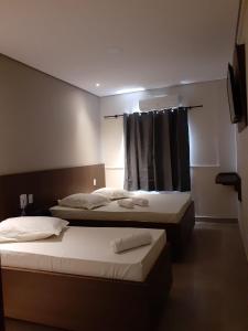 En eller flere senge i et værelse på Hotel Max Tatuapé