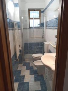 a bathroom with two toilets and a sink and a shower at La Casa di Nora in Turin