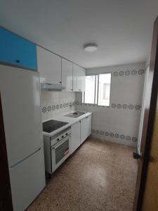 Kuchyň nebo kuchyňský kout v ubytování Edificio Entremares