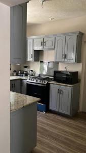 Dapur atau dapur kecil di Paradise nestled between Montego Bay and Negril
