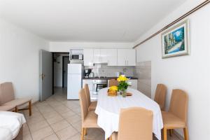 Kuchyň nebo kuchyňský kout v ubytování Apartments Boza