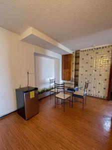 a room with a table and chairs in a room at Suites Las Plazas in Cuernavaca