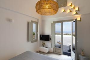 TV a/nebo společenská místnost v ubytování Maeva Suites Santorini