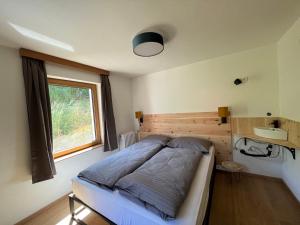 a bedroom with a bed and a window in it at Ferientreff-Stilfs in Stelvio