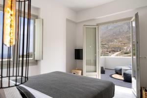 Postel nebo postele na pokoji v ubytování Maeva Suites Santorini