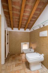 A bathroom at Piazza Maggiore Jungle Bijoux