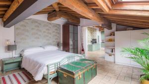 A bed or beds in a room at Piazza Maggiore Jungle Bijoux