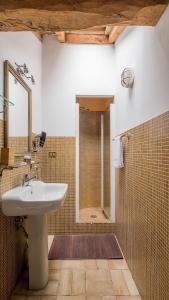 A bathroom at Piazza Maggiore Jungle Bijoux