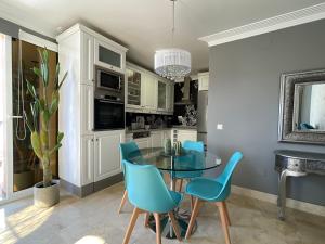 A kitchen or kitchenette at Selena Luxury Monte Carrera
