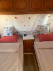 Gambar di galeri bagi Beach hub caravans Gradina di Chernomorets