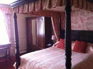Postel nebo postele na pokoji v ubytování Corse Lawn House Hotel