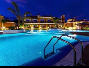 The swimming pool at or close to Selena Luxury Monte Carrera