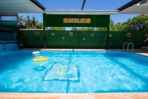 Piscina di Hotel Smile o nelle vicinanze
