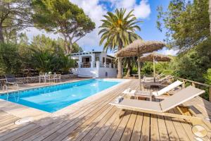 Bazén v ubytování Luxurious Refuge in National Park on Island - heated Pool - 5 minutes to Ocean nebo v jeho okolí