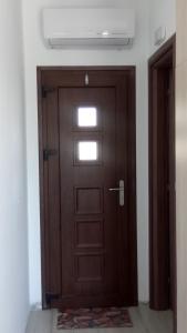a wooden door with a window in a room at Kandis Place in Metamorfosi