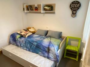 מיטה או מיטות בחדר ב-Atractivo apto playa de Usgo