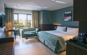 Ένα ή περισσότερα κρεβάτια σε δωμάτιο στο Boulevard Hotel Oman